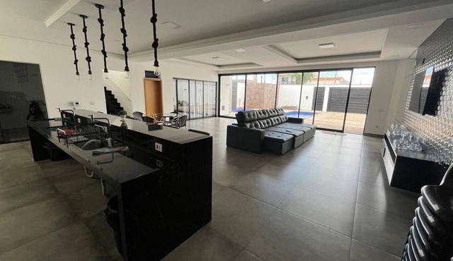 Day Use or Overnight Stay Cozy House with Pool and Jacuzzi