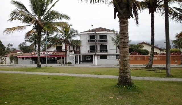 Defrente Beach Bertioga for weekends and feriadosno