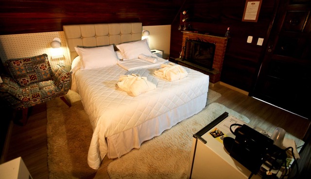 DeLuxe Deck Chalet