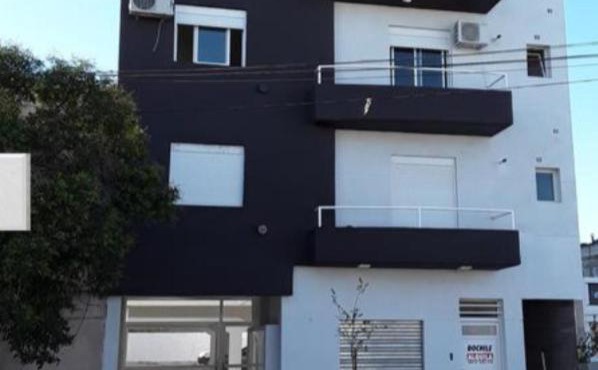 DEPARTAMENTO AMOBLADO CON COCHERA