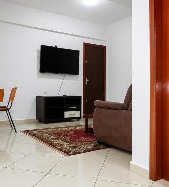 Dois quartos Cozinha completa Wi Fi Self check in com senha Central e perto de tudo a 4,4Km da Rodoviária e 15,4 km do Aeroporto Apartamentos 102 e 302