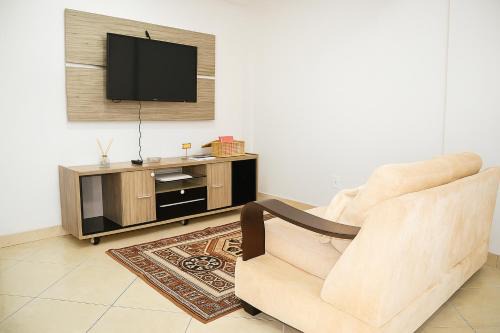 Dois quartos Cozinha completa Wi Fi Self check in com senha Central e perto de tudo a 4,4Km da Rodoviária e 15,4 km do Aeroporto Apartamento 301