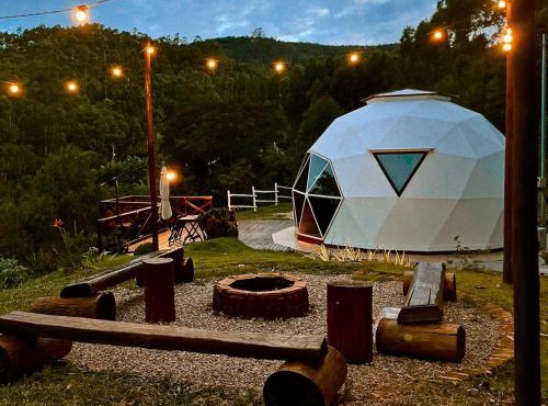 Domo de Luxo com Jacuzzi e Vista Panorâmica