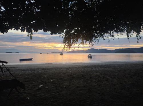 Dormitório compartilhado 5 Simples Econômico a Poucos passos da Praia do Pontal e do Centro Historico