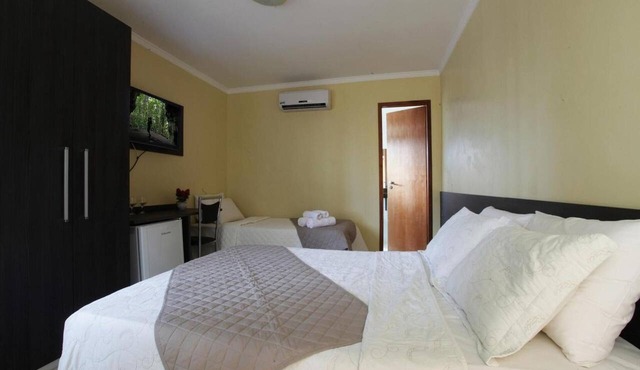 Downtown Executive Room | Free Breakfast & Parking | 0.2 Miles to Shopping Hub