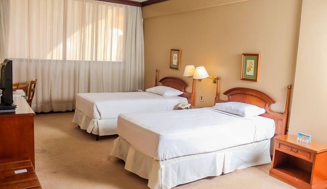 Downtown Relaxing Stay | Spa, Gym & Pool Access | Near Attractions & DIning