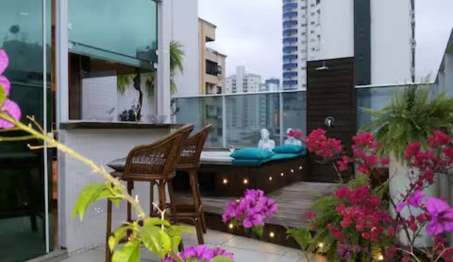 Duplex, 5 suites, Jacuzzi, 2 garages