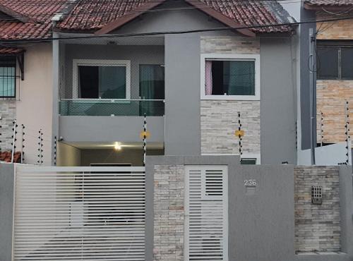 Duplex a 10min PP, com Ar, Internet, Estacionamento - Casa236