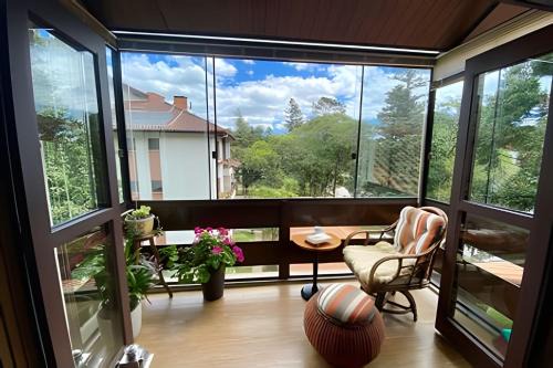 Duplex com ar Q/F, Piscina Aquec. Faça tudo a pé!