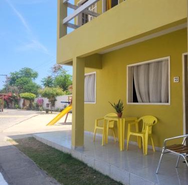 Duplex em Condomínio familiar com 03 quartos à 200m da praia e 500m do Veneza Water Park