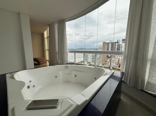 Duplex Exclusivo com Hidro, Churrasqueira Privativa e 4 Suítes