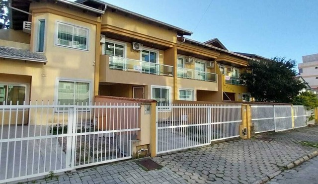 DUPLEX TOWNHOUSE - 2 BEDROOMS CENTER OF BOMBINHAS