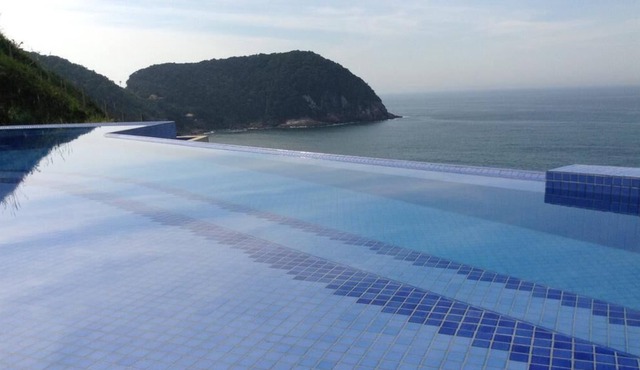 Duplex two suites Cove Guarujá, Air conditioning in 2 suites. and room.