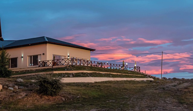 Edenia Punta Soberana Hotel with unbeatable location in front of the Argentino Lake.