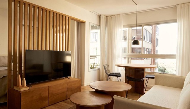 Elegant Apartment in Premier Building