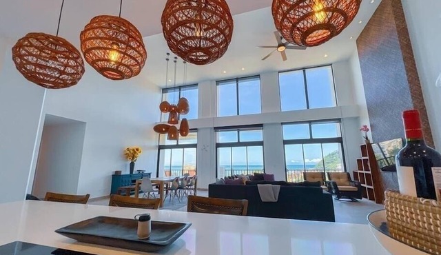 Elegant Oceanview Penthouse - Steps from Jaco Beach & Nightlife