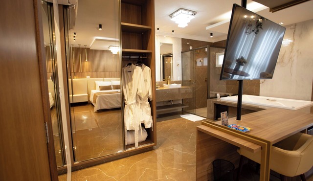 Ellus Hotel