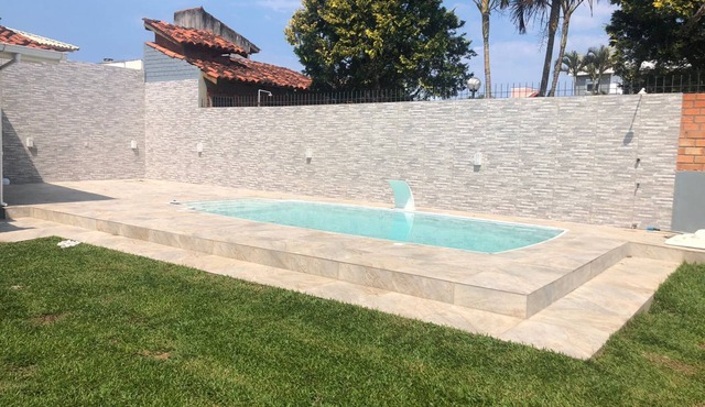 English house with pool 700m from the beach