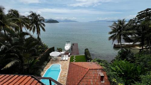 Entire House with Pool and Exclusive Deck Angra