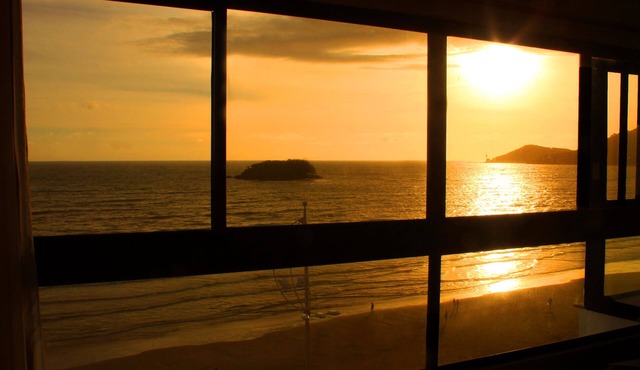 Entirely Opposite to The Sea/Av Atlântica with WI-FI