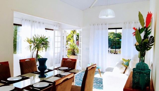 Espetacular Casa 3 SUÍTES cozinha varanda vista a passos da praia