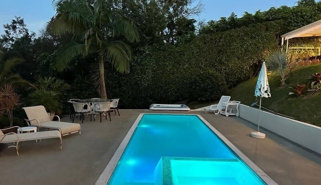 Espetacular e Charmosa Casa, Condomínio Fech, Ar, Spa+hidro, Piscina, Tv, Wifi,