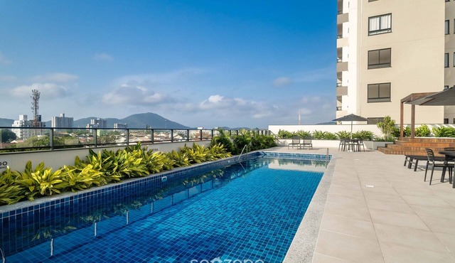 Estadia completa com piscina a 400m da Praia da Armação - SKL
