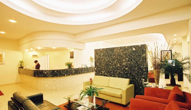 Eston Hotel