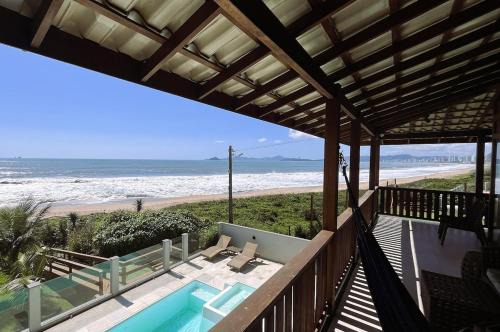 Excelente Casa com área Gourmet de frente mar