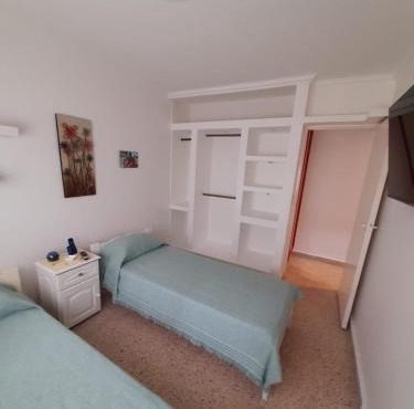 Excellent 2 rooms in front with balcony
