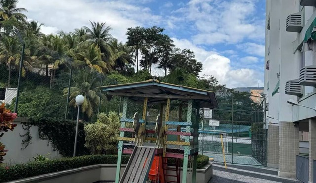 Excellent two-bedroom apartment near Boulevard Shopping Mall.