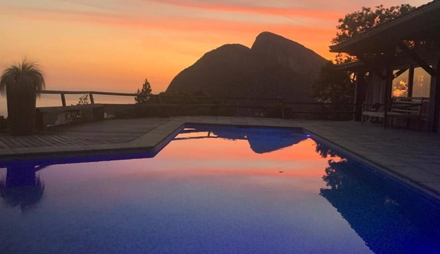 Exceptional mansion with panoramic views between the sea and mountains, with 24-hour security.