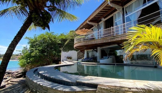 Exclusive beachfront location at Ferradura Beach: Your Refuge in Búzios!