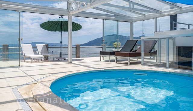 Exclusive Mansion: Pool & Sea View