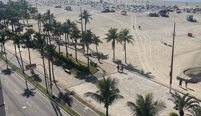 Fabulous 2-bedroom apartment with WiFi in Nova Mirim Praia Grande Seafront