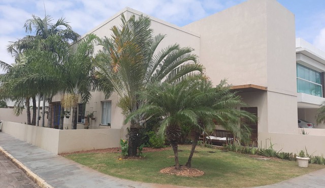 Fantastic 4-bedroom house in gated community 2 minutes from the beach!