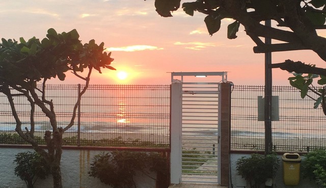 Fantastic Apartment Foot in the Sand Seafront- unique place for the whole family