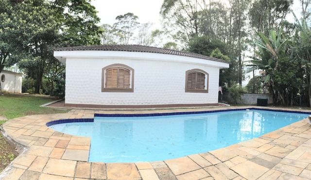Finca with Pool Next to SBT in Anhanguera / SP