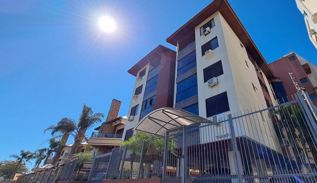 FIT 1/4 SPECTACULAR LOCATION IN THE NEAR BEACH CENTER !!