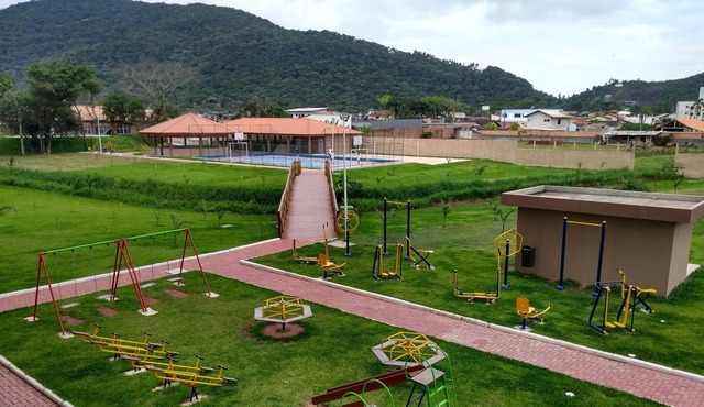 FIT WITH AIR, WIFI, NETFLIX, TV IN ROOMS. RECREATION AREA. IDEAL FOR THE FAMILY