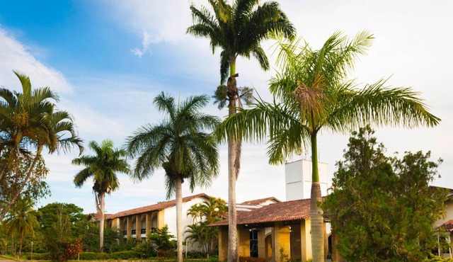 Flamboyant Hotel & Convention