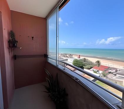 Flat à beira-mar com vista para a praia do meio