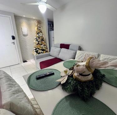 Flat com 2 Qts próx a praia, shoppings, mercados, restaurantes e padarias