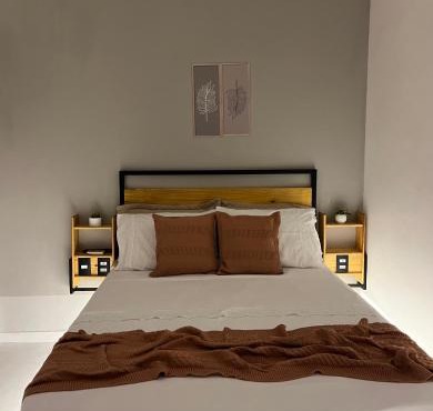 Flat com ar e varanda com linda vista para o Ibituruna, Wi-Fi - Véu de Noiva 204