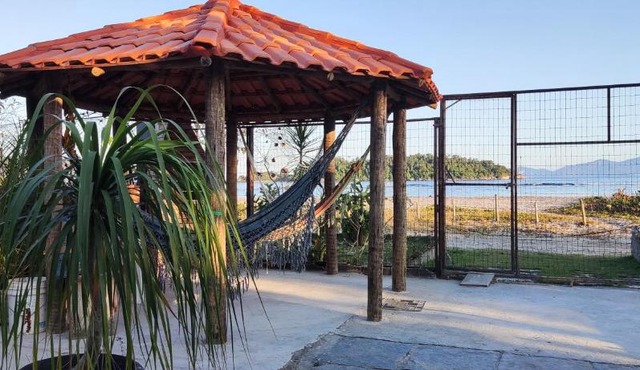 Flat com portão na Praia