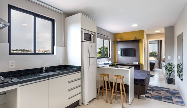 Flat completo com garagem, 2 camas de casal, perto do Centro e Jd Bot, PUC