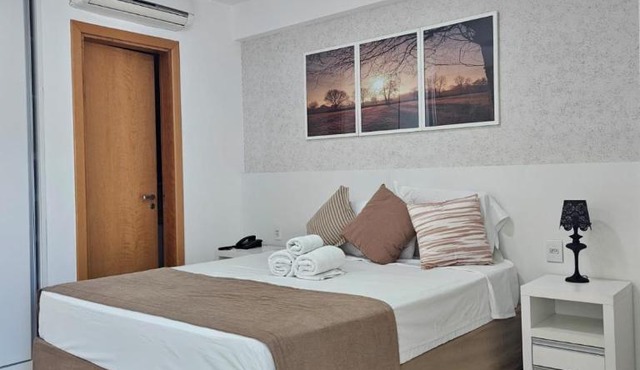Flat Confortável para Família ou a Trabalho, ao lado dos Ministérios e ESPLANADA, grande, completo, academia e no centro da cidade, em Saint Moritz Brasília Hotel