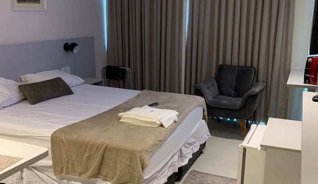 Flat Encantador com Piscina/Vista Exclusiva Para Av. Pelinca