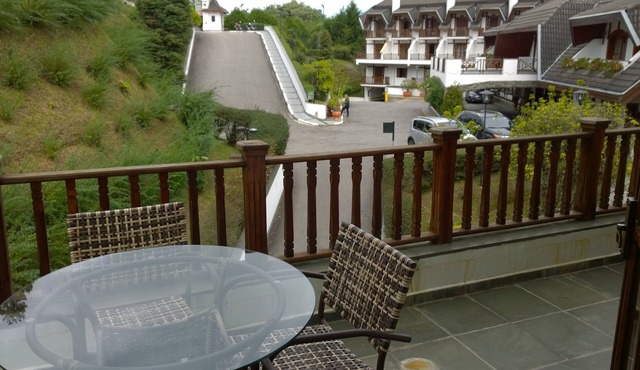 *FLAT in the mountain for 7 people (3 bedrooms)* HEATED POOL*