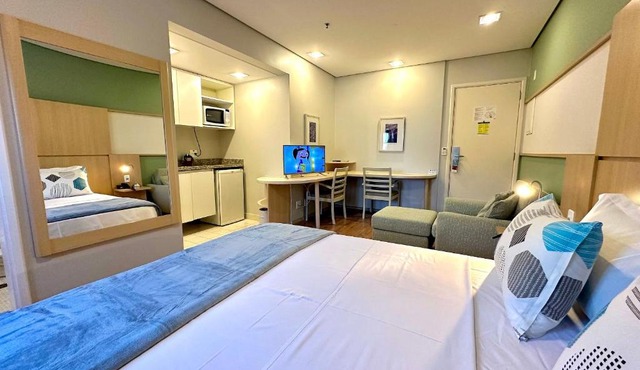 Flat Moderno Nações Unidas c/Limpeza Diária e Rooftop